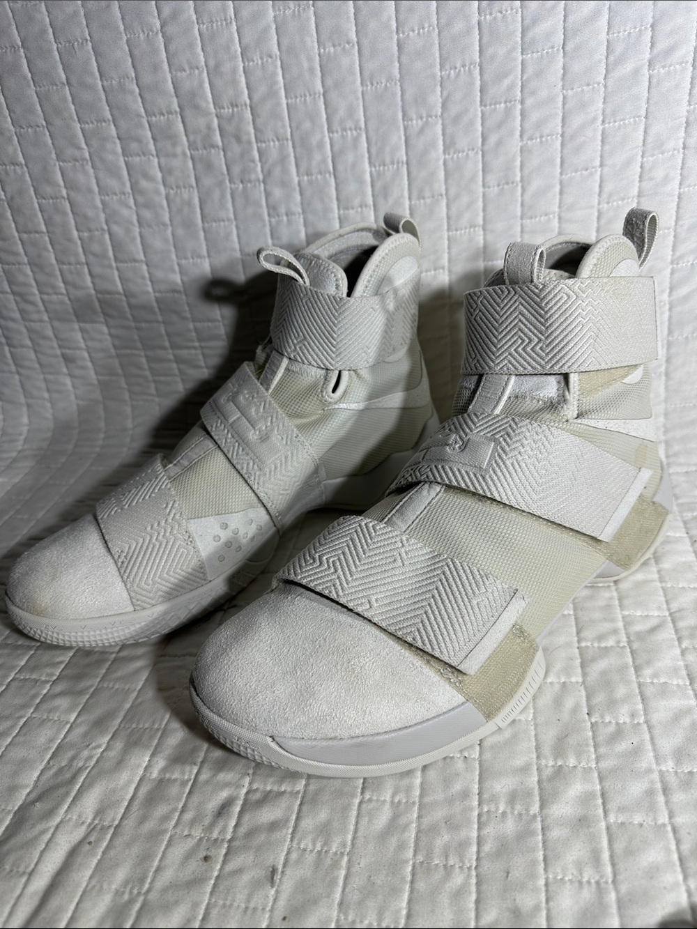 Nike LeBron Soldier 10 SFG Lux 'Bone' features a distinctive three-strap system